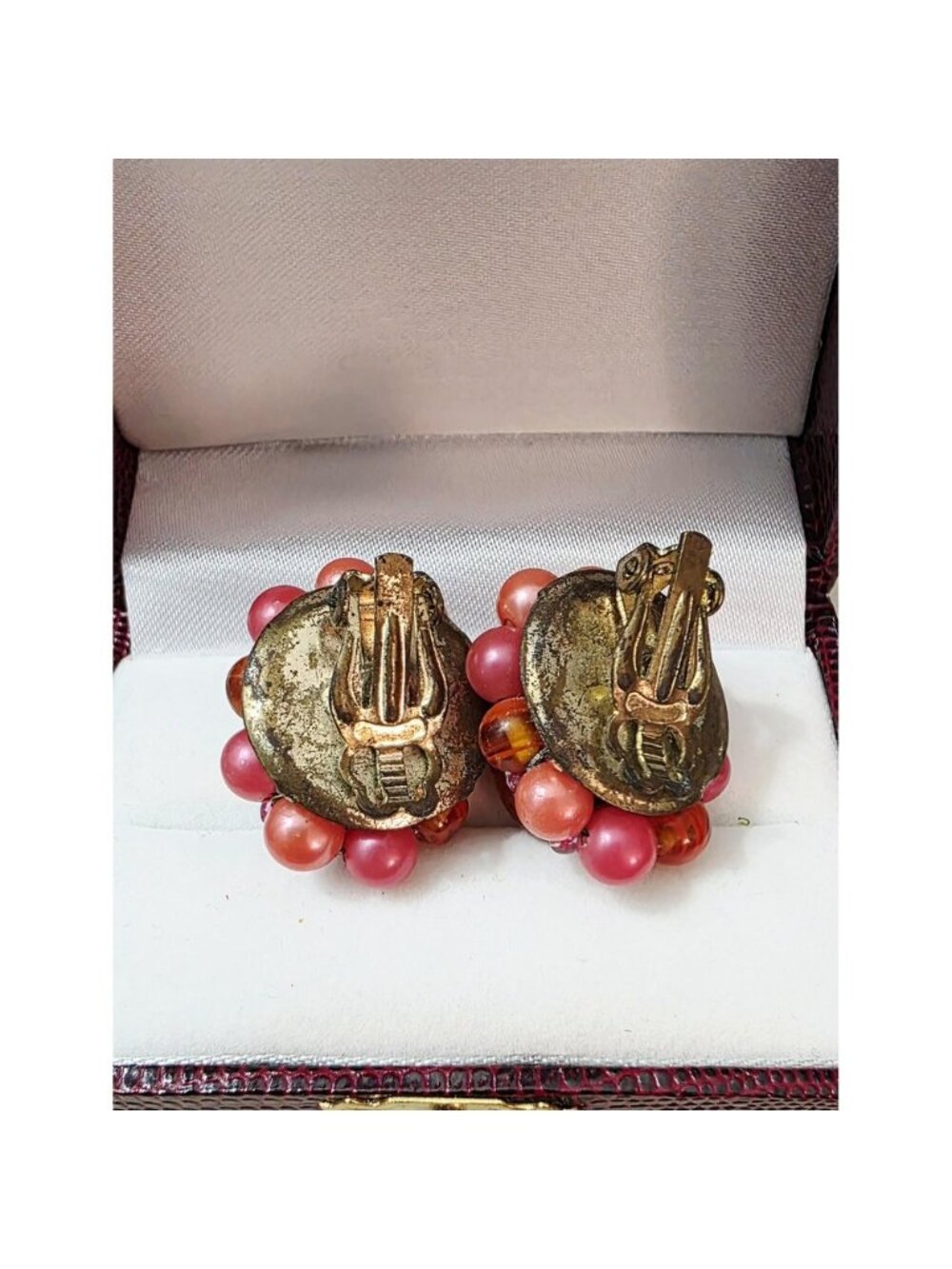 Vintage 1950s Coral Coloured Beaded Cluster Beaded Clip On Earrings - Picture 2 of 2